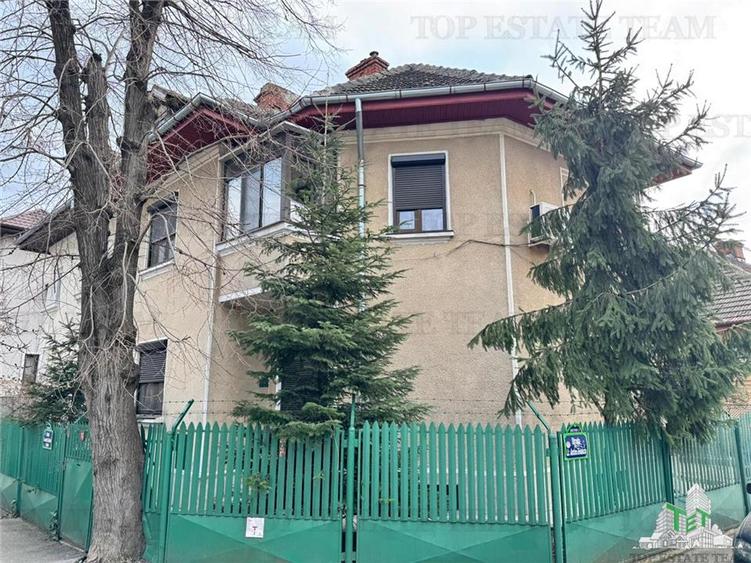 Casă individuală cu 4 camere cu Canalizare în Vatra Luminoasă