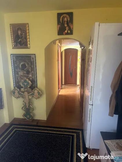 Apartament cu 3 camere decomandat în Buzaului