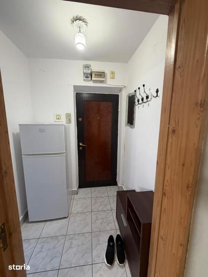 Apartament cu 3 camere semidecomandat în Crângași