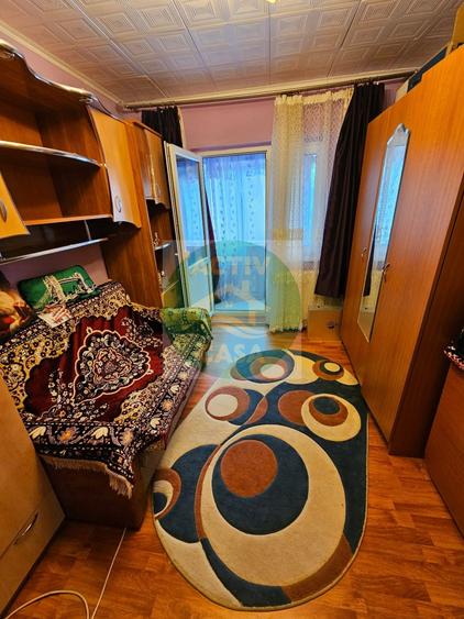 Apartament cu 3 camere decomandat în Est