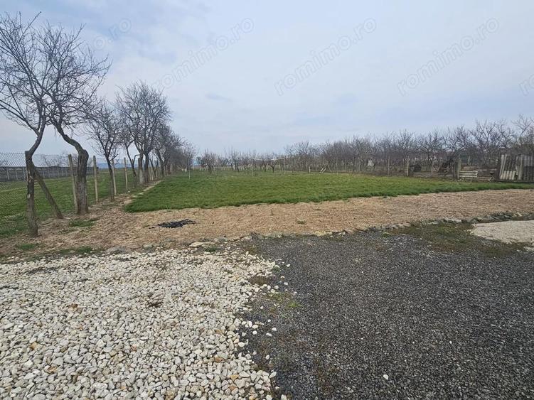 Casă cu 2 camere cu Teren 1667 Mp în Alioș