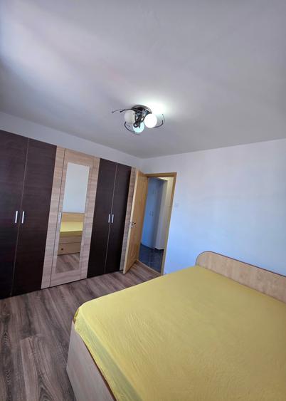 Apartament cu 2 camere decomandat în Titan