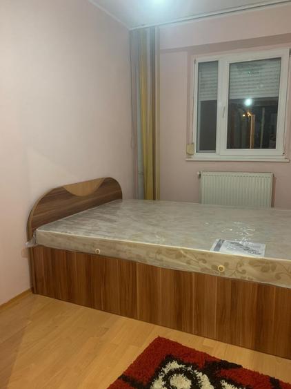 Apartament cu 3 camere decomandat în Călărași