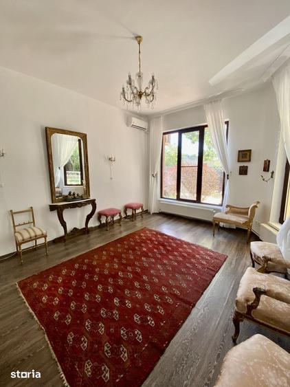 Casă cu 7 camere cu Teren 600 Mp în Corbeanca