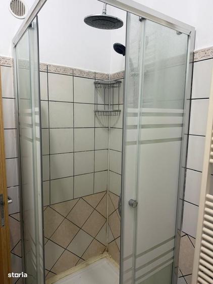 Casă cu 4 camere decomandat în Central