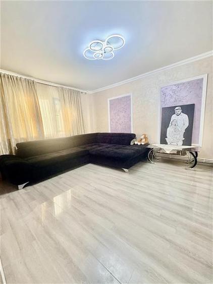 Apartament cu 4 camere decomandat, mobilat în Est