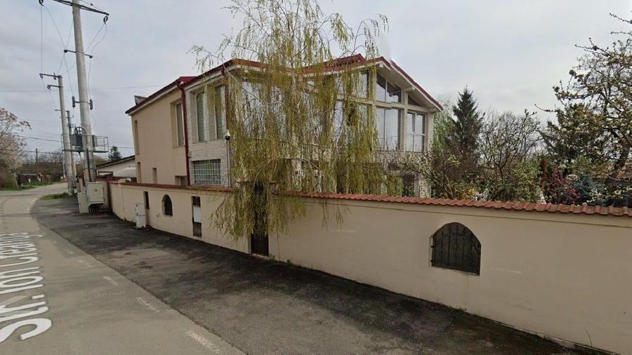 Casă individuală cu 7 camere cu Teren 272 Mp în Pasărea