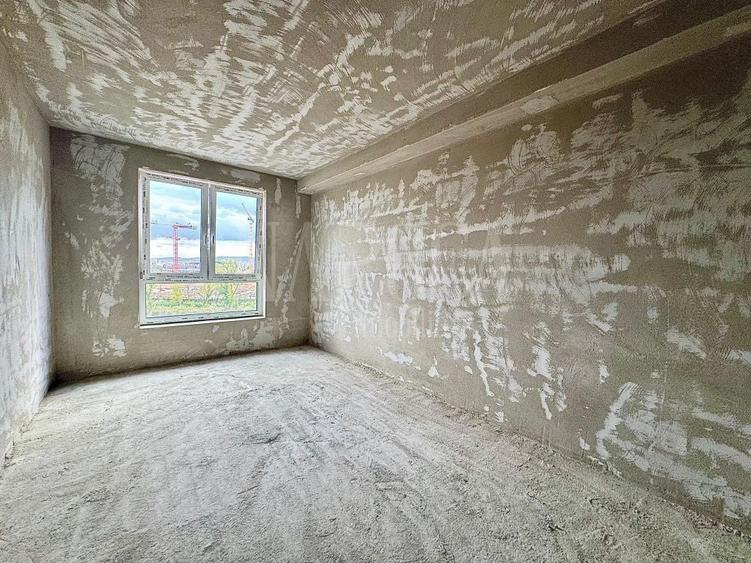 Apartament cu 4 camere semidecomandat în Iris