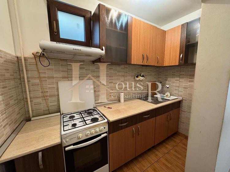 Apartament cu 3 camere semidecomandat, mobilat în Central