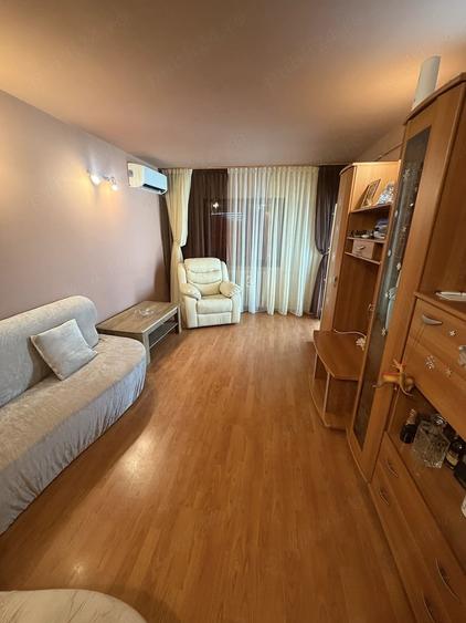 Apartament cu 3 camere decomandat în 9 Mai