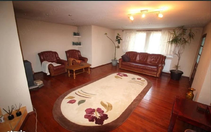 Casă cu 3 camere cu Teren 1566 Mp în Central