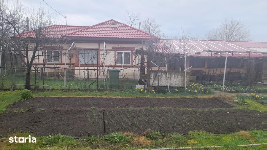 Casă cu 6 camere cu Teren 1760 Mp în Măldăeni