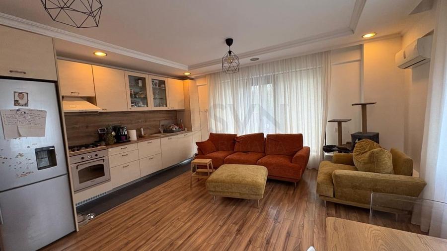 Apartament cu 3 camere decomandat, mobilat în Central