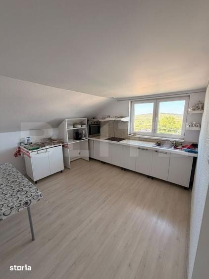 Casă cu 9 camere cu Teren 800 Mp în Șcheia