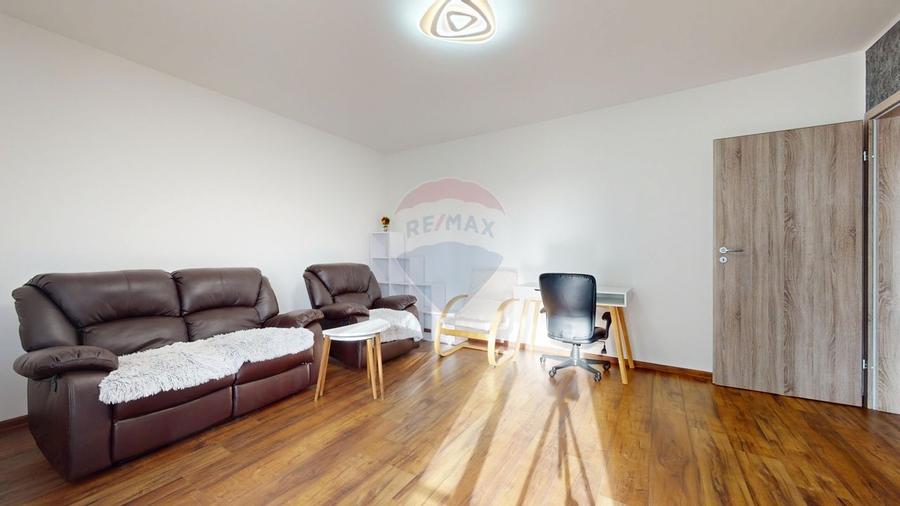 Apartament cu 2 camere decomandat, mobilat în Tractorul