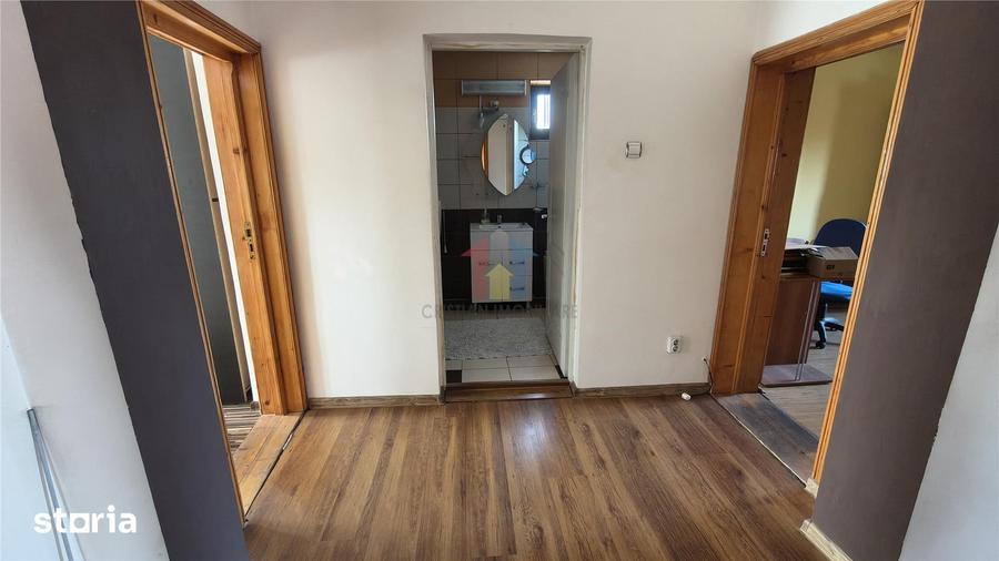 Casă cu 6 camere cu Teren 300 Mp în Tineretului