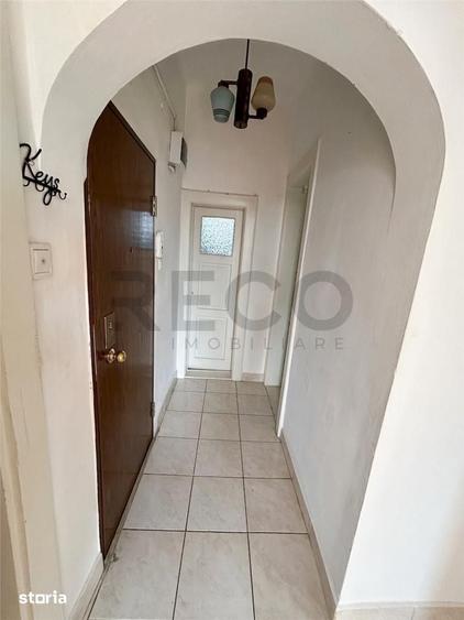 Apartament cu 3 camere semidecomandat în Central
