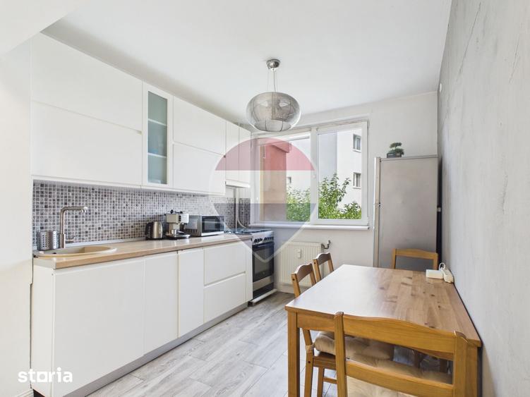 Apartament cu 3 camere în Tei
