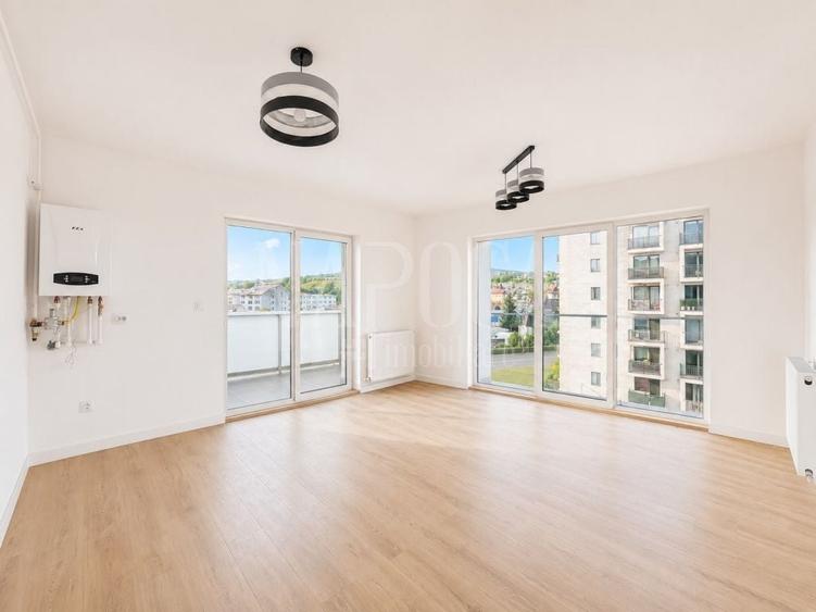 Apartament cu 4 camere semidecomandat în Dâmbul Rotund