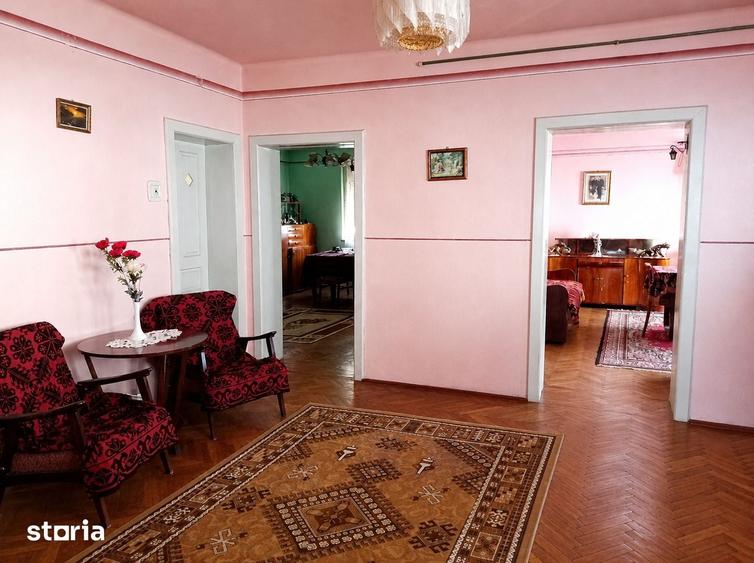 Casă cu 4 camere cu Teren 1349 Mp în Albești