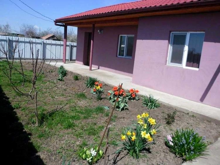 Casă cu 3 camere în Perișoru