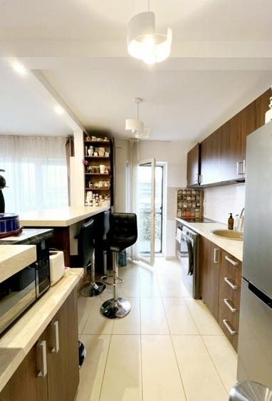 Apartament cu 3 camere semidecomandat, mobilat în Bună Ziua