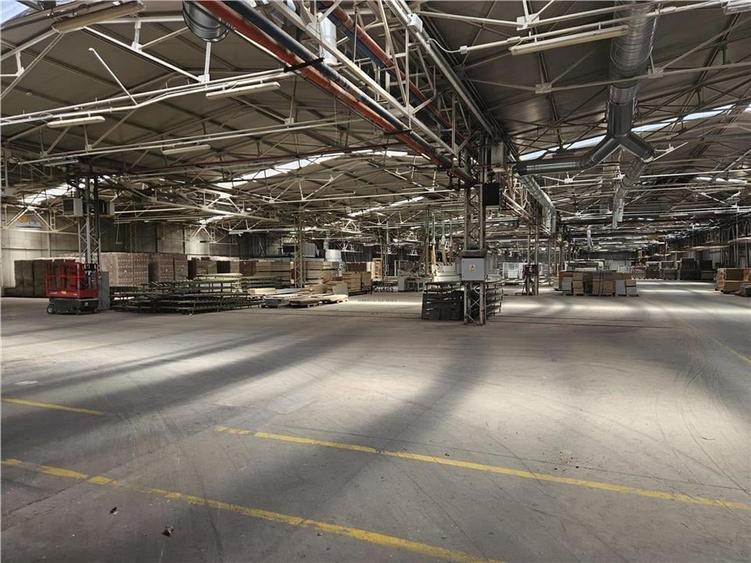 Spațiu industrial, de 16,000 mp, în Vest
