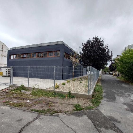 Spațiu comercial, de 320 mp, în Freidorf