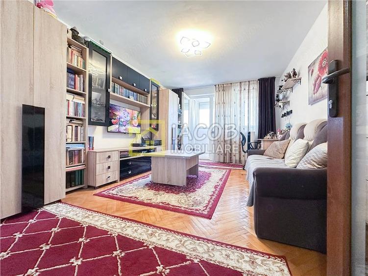 Apartament cu 2 camere decomandat în Cornișa