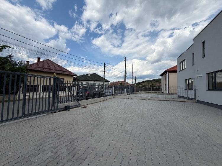 Duplex cu 5 camere cu Canalizare în Apahida
