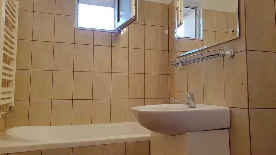Apartament cu 3 camere decomandat în Victoriei