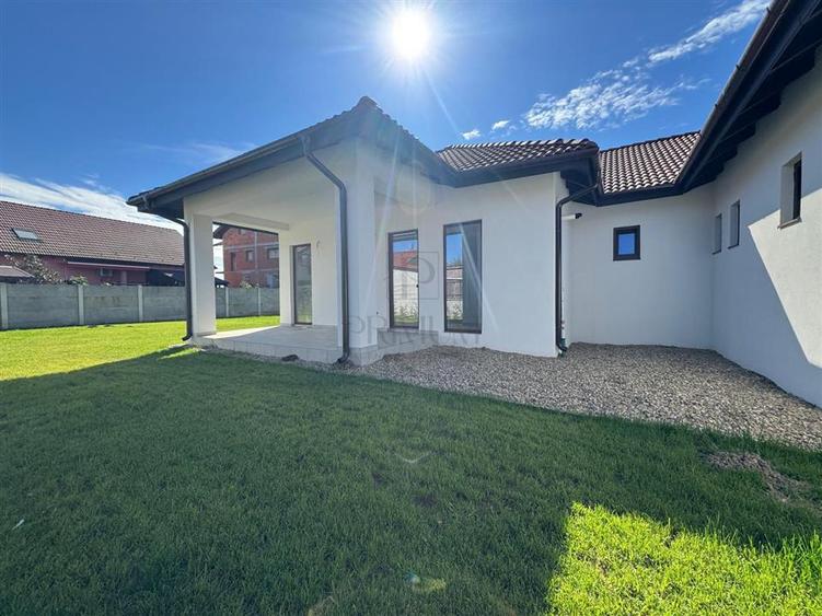 Duplex cu 4 camere cu Canalizare în Moșnița Nouă