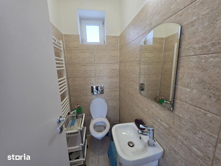 Casă cu 8 camere cu Teren 500 Mp în Central