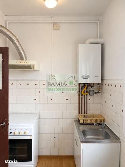 Apartament cu 2 camere decomandat în Tractorul