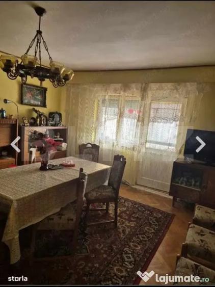 Apartament cu 3 camere semidecomandat, mobilat în Micro 16