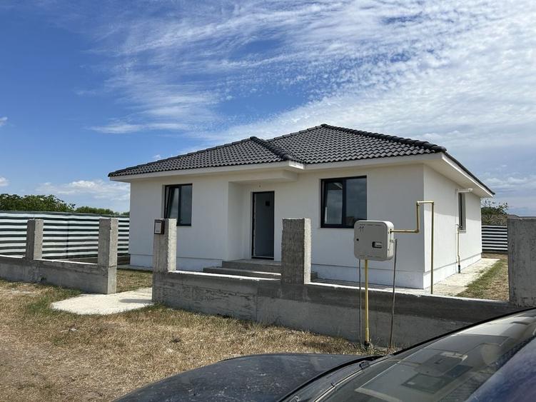 Casă cu 4 camere în Sântandrei