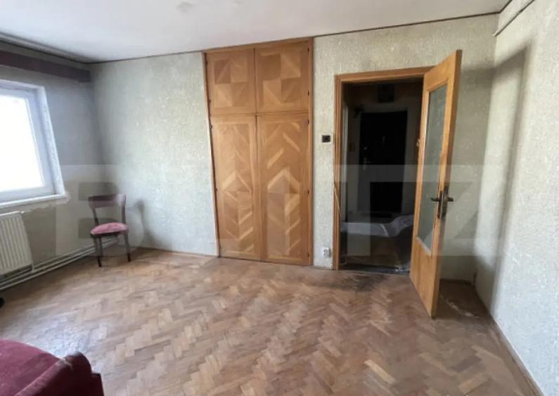 Apartament cu 3 camere semidecomandat în Central