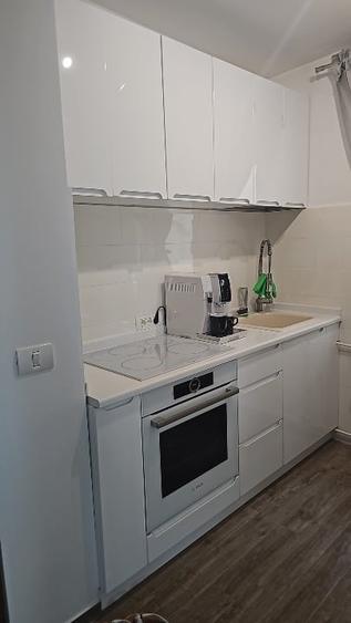 Apartament cu 3 camere semidecomandat, mobilat în Dacia