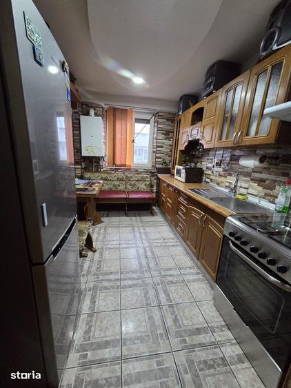 Apartament cu 4 camere decomandat în Central