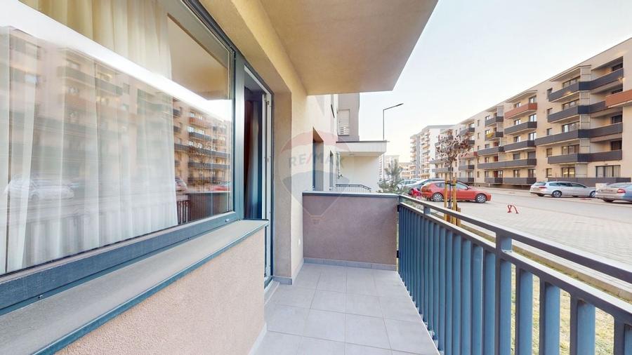 Apartament cu 3 camere decomandat în Tractorul
