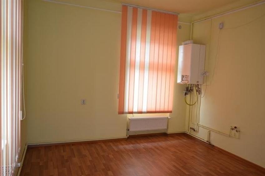 Birou, de 40 mp, în Central