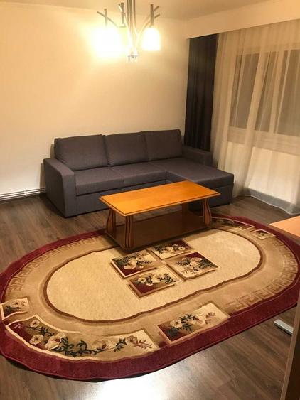 Apartament cu 3 camere decomandat în Teilor