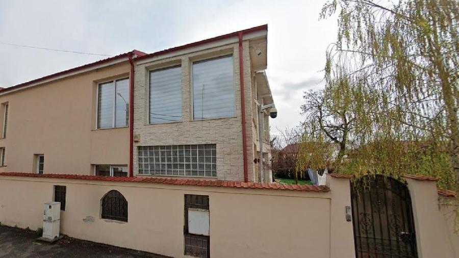 Casă individuală cu 7 camere cu Teren 272 Mp în Pasărea