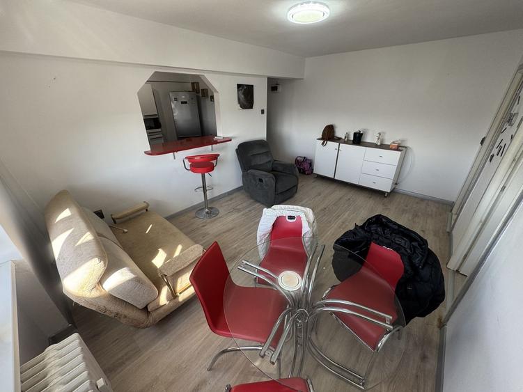 Apartament cu 2 camere nedecomandat, mobilat în P-ța Ovidiu