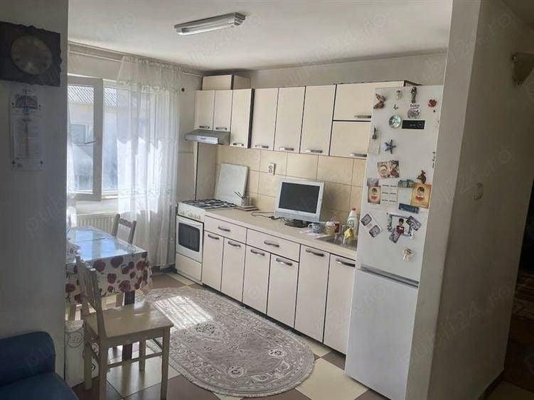 Apartament cu 2 camere semidecomandat, mobilat în Exterior Vest