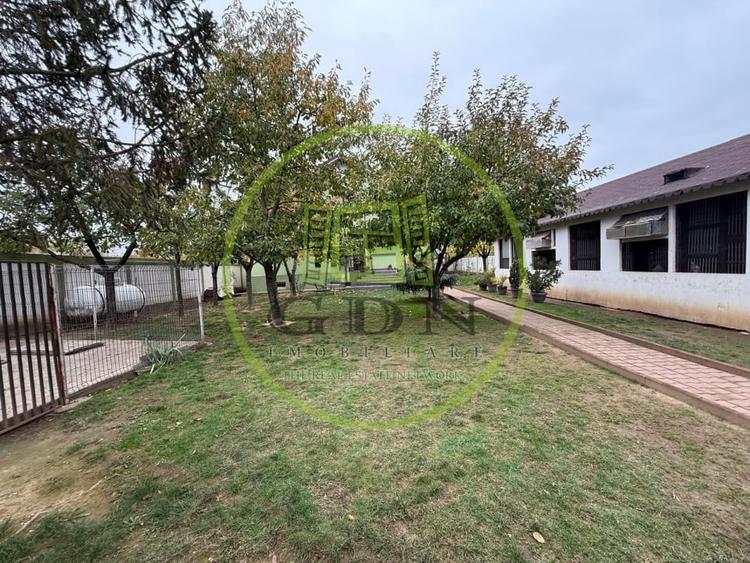 Casă individuală cu 5 camere cu Teren 713 Mp în Cârcea