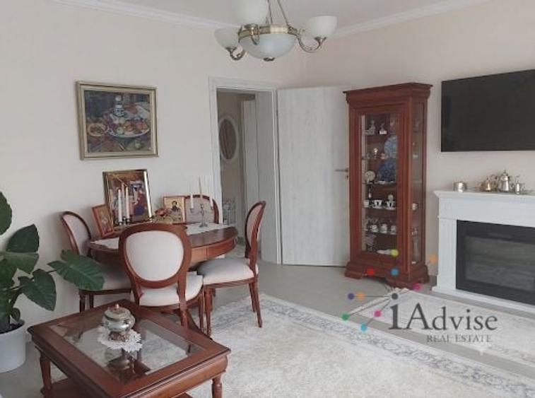 Penthouse cu 3 camere decomandat, mobilat în Cristian