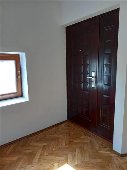 Apartament cu 3 camere decomandat în Dorobanți