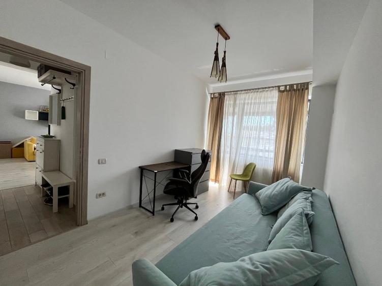 Apartament cu 3 camere semidecomandat, mobilat în Mihai Bravu
