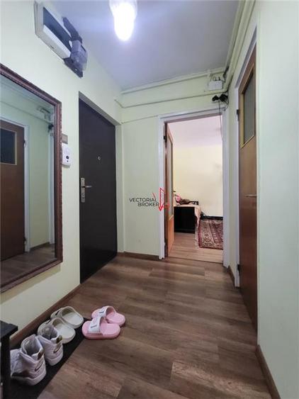 Apartament cu 3 camere decomandat în Titan